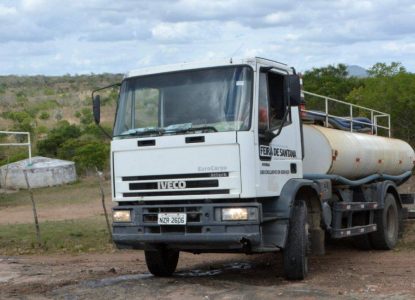 Secretaria de Agricultura garante abastecimento de água por carros-pipas na zona rural
