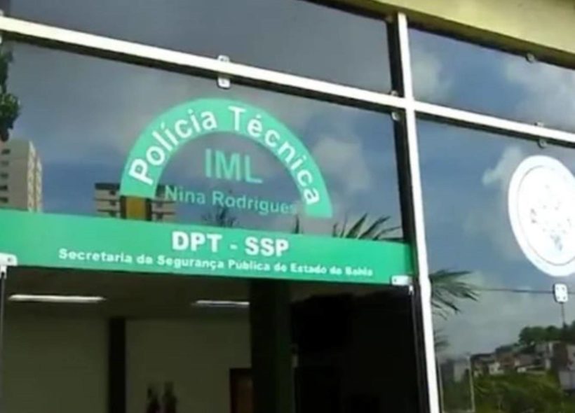 Família é morta a tiros dentro de casa em Salvador